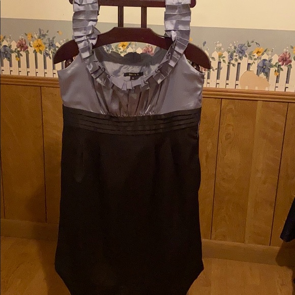 Ladies dress - Picture 1 of 6